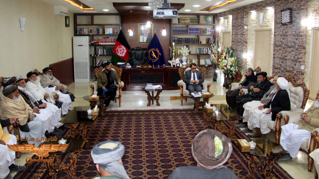 Herat mayor receives problems from residents of different districts and districts of Engil on public meeting day