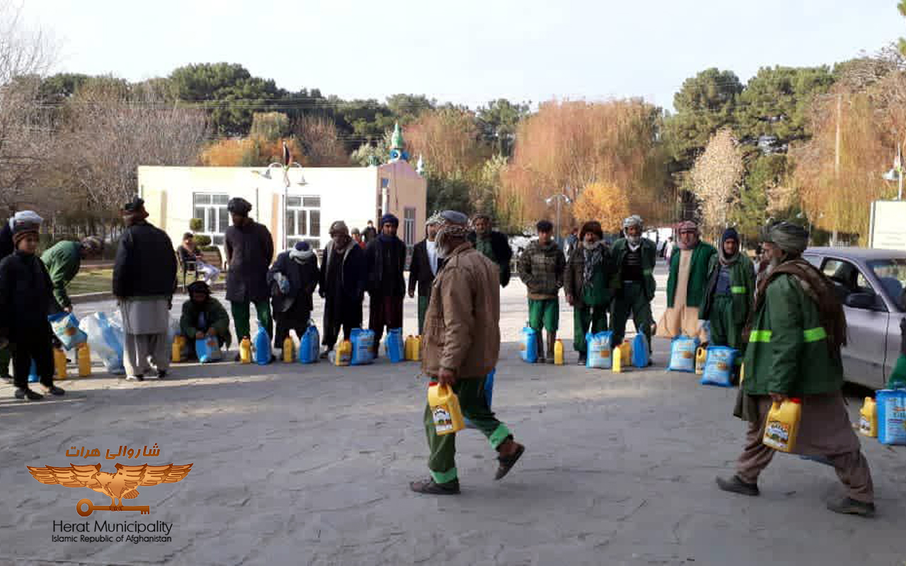 Distribution of food items to the green-clad members of Herat Municipality by Heravi Charity Foundation