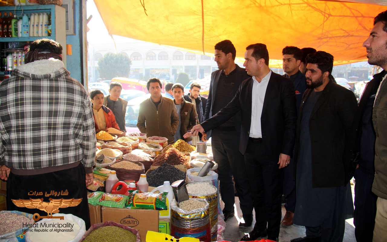 Collecting goods and equipment in front of the shops of Herat city guilds according to the recent decision of the Security Pact!