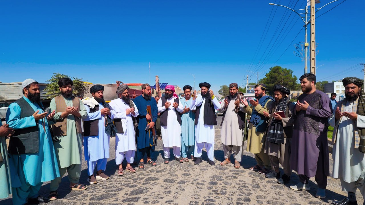 د هرات ښاروالۍ د پراختیايي بودجې څخه د شاوخوا ۲۹ میلیونه افغانیو په لګښت، د کارآباد پل څخه تر سی متره بهارستان پورې د سړک د لوېدیځ لین د آسفالت او بنسټ جوړونې پروژې کار په رسمي ډول پرانیستل او پیل شو.