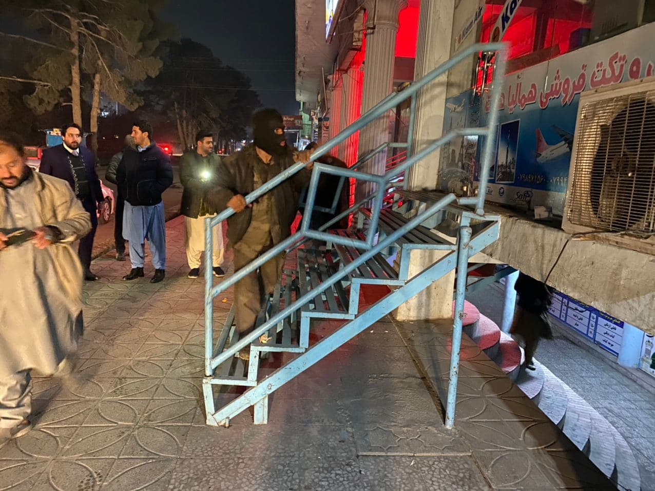 Collecting roadblocks in front of shops of guilds and companies along the provincial road by night