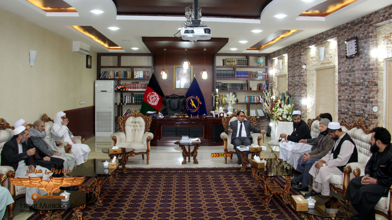 Herat mayor receives problems from residents of different districts and districts of Engil on public meeting day